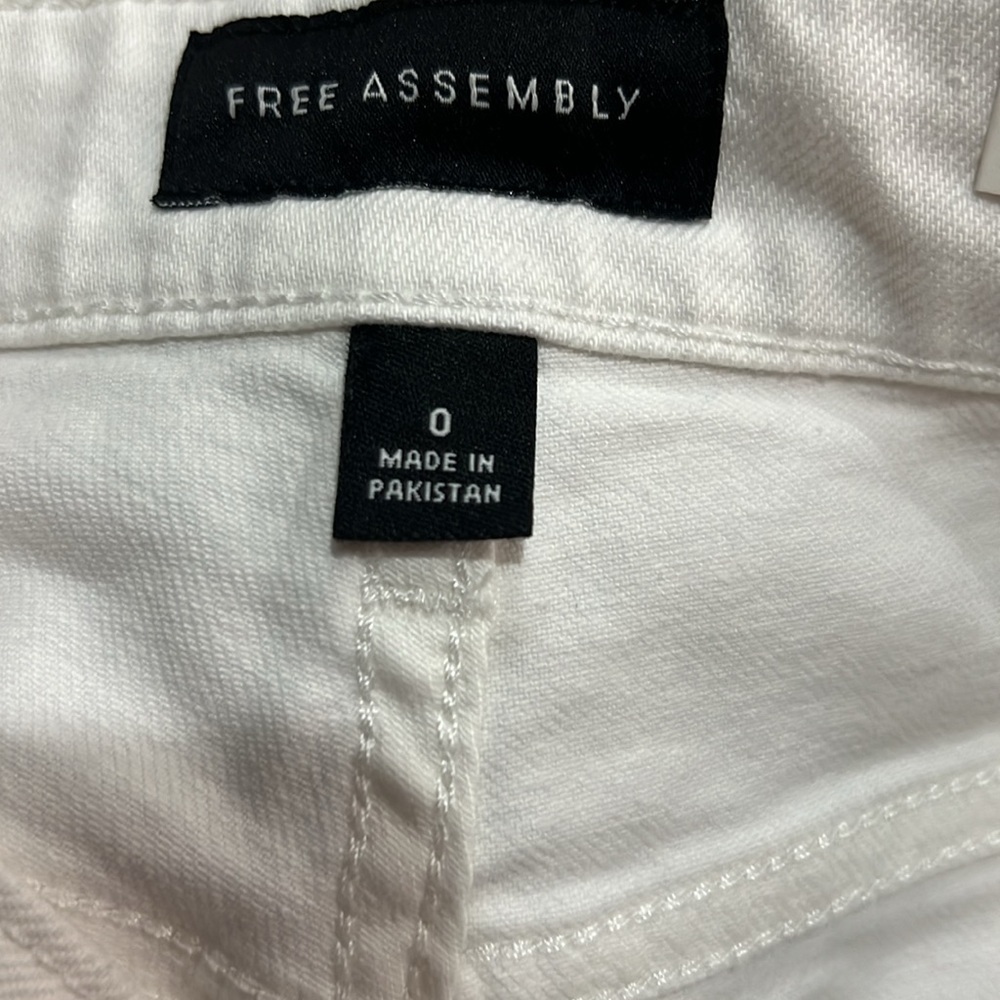 Free Assembly Jean Shorts Bone White Rolled Up Cuff Vintage Look 80’s Fall - Picture 11 of 12